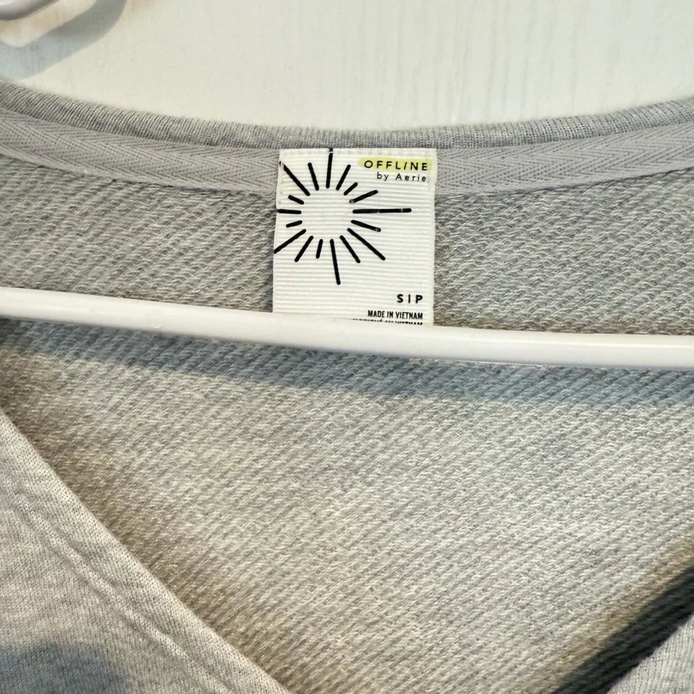 Aerie Heather Gray Cropped V-Neck top - Picture 2 of 3